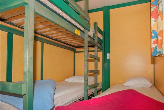 Chalet Océan, chambre 1 lit superposé et 1 lit simple - Camping La Siesta | La Faute sur Mer