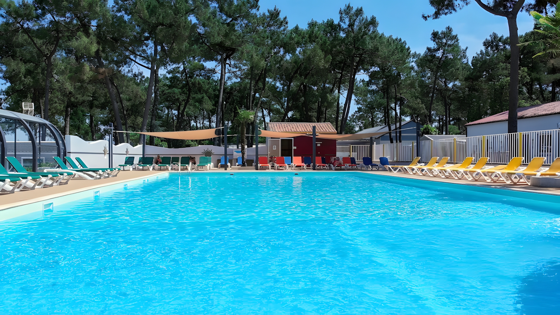 Espace piscine camping bord de mer vendée