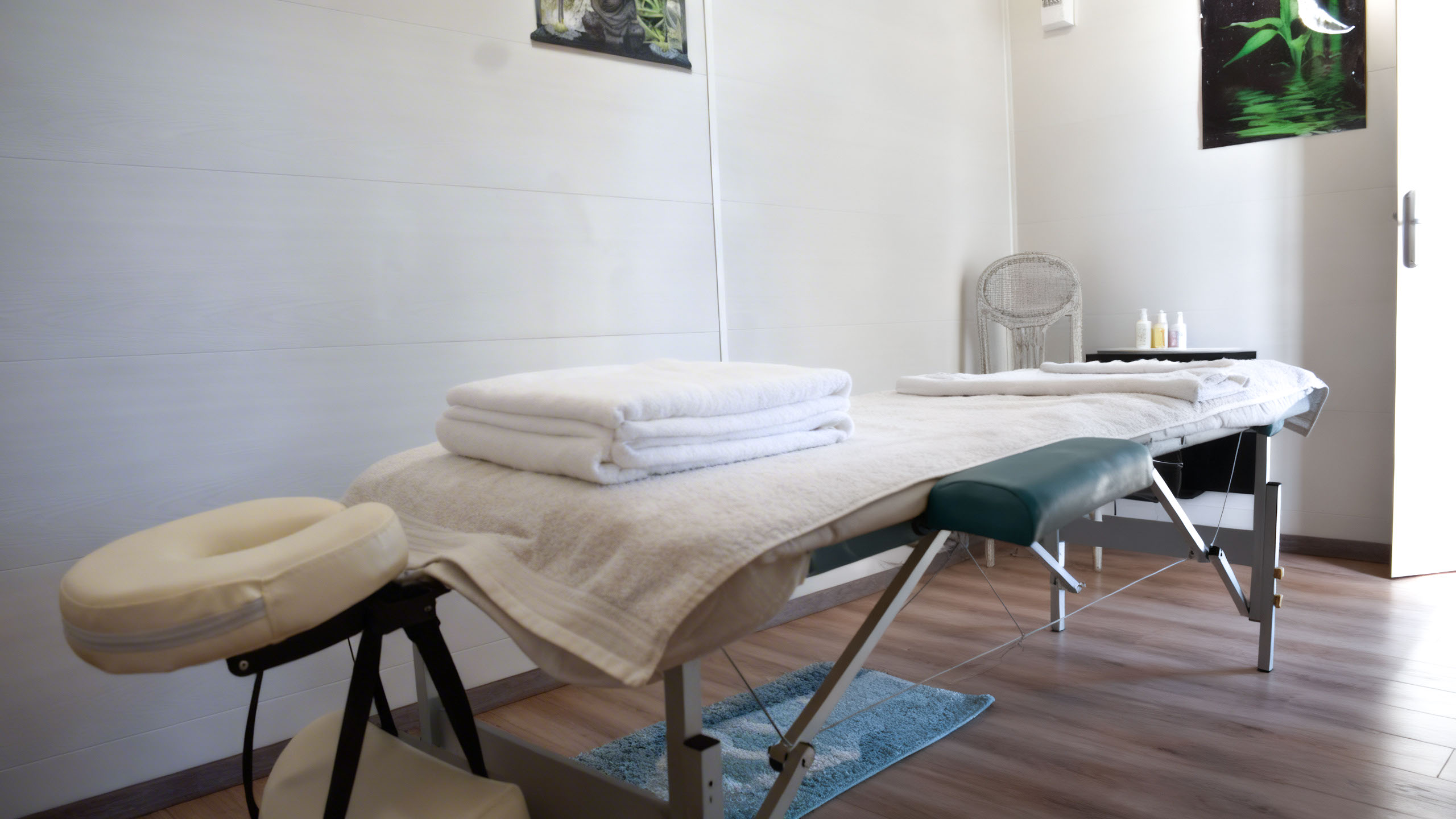 massage table
